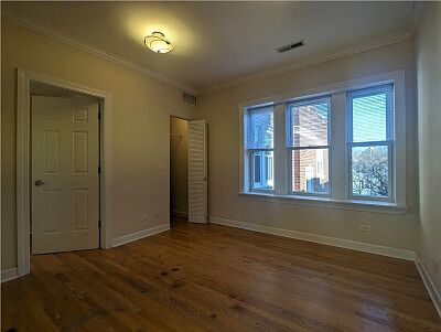 4th image of 3240 N Clifton Ave #W2