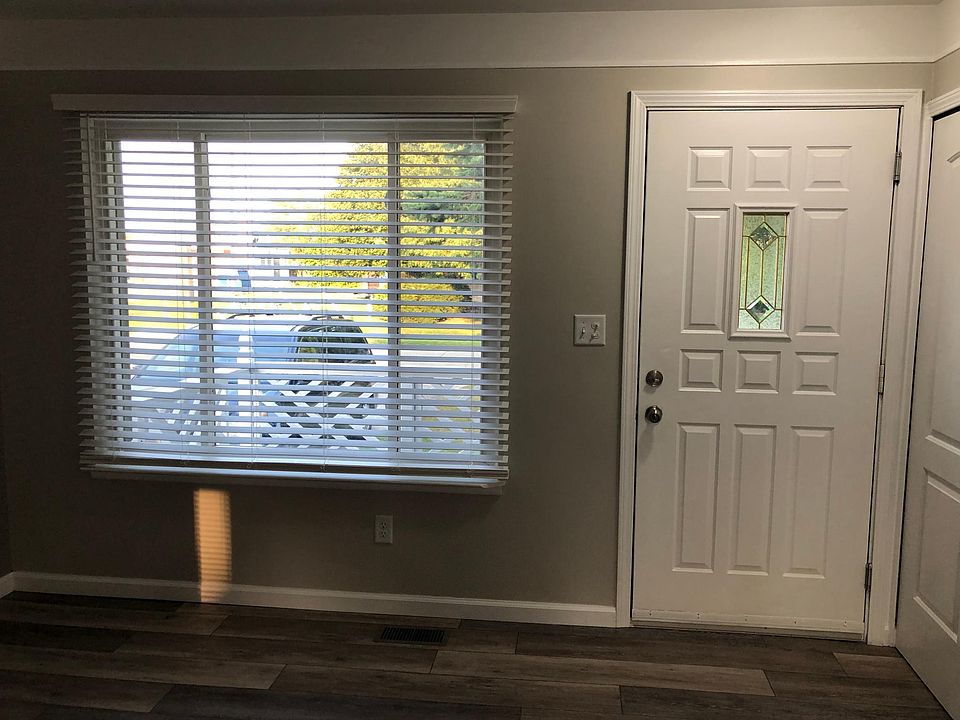1st image of 9463 Corinne St