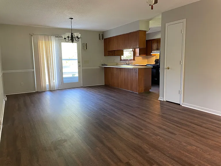 103 Smith Ct #103 — Photo 2
