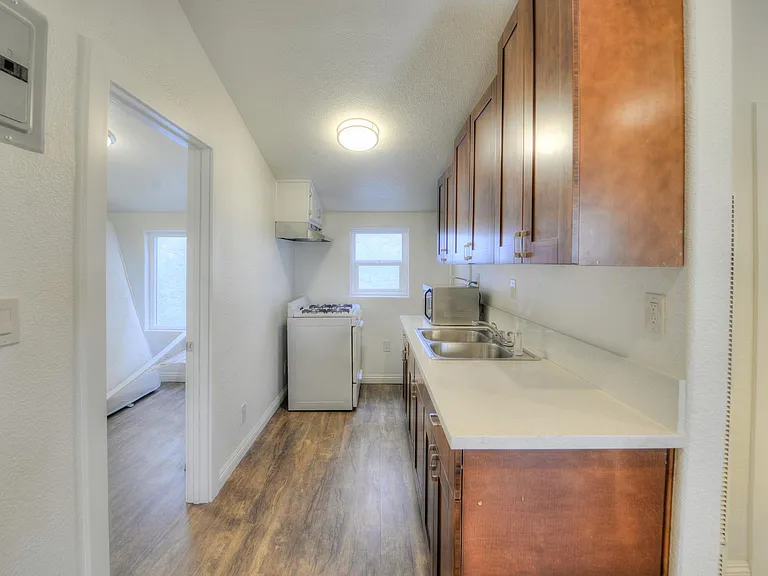 1827 Gardenia Ave #A — Photo 2
