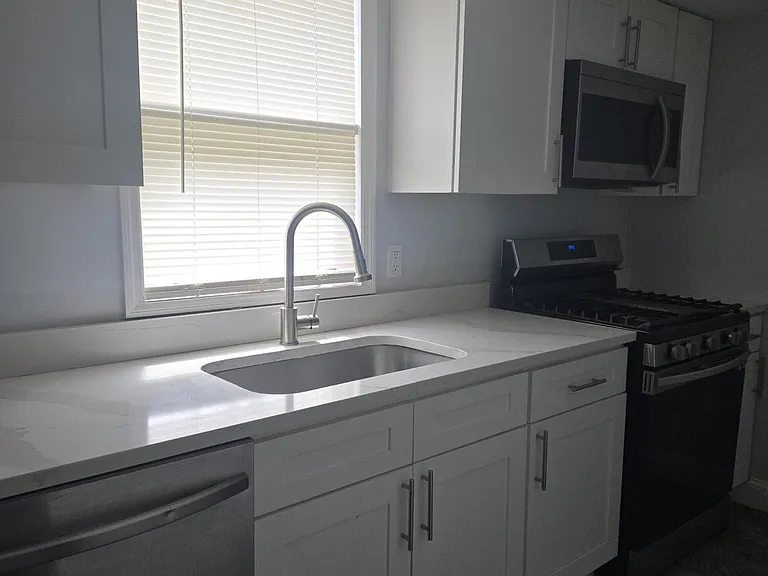 86 Hackett Blvd #2 — Photo 7