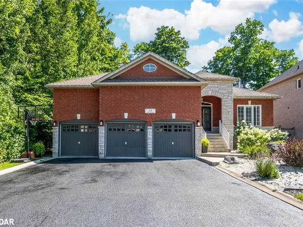 34 Camelot Sq, Barrie, ON L4M 0C3
