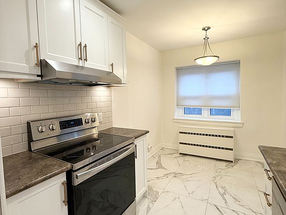 5th image of 323 Lonsdale Rd #102