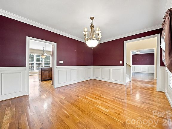 5th image of 1548 Nazareth Ln