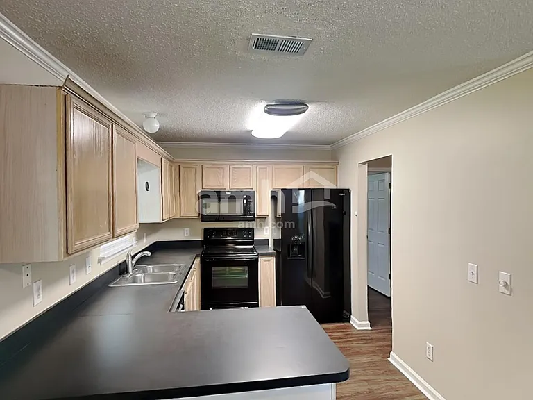 2253 Joann Dr — Photo 3