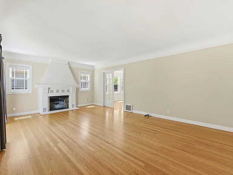 126 Jeter St — Photo 6