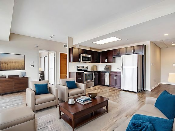 4th image of 205 Eagle St N #2-Bedroom
