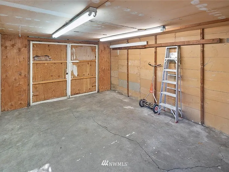 346 N 102nd St — Photo 20