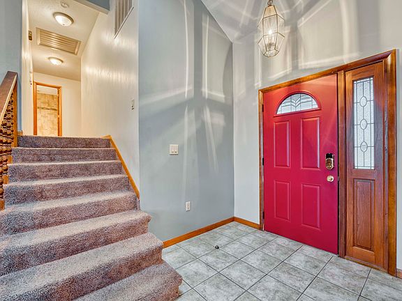 4th image of 1213 E Knobhill Street
