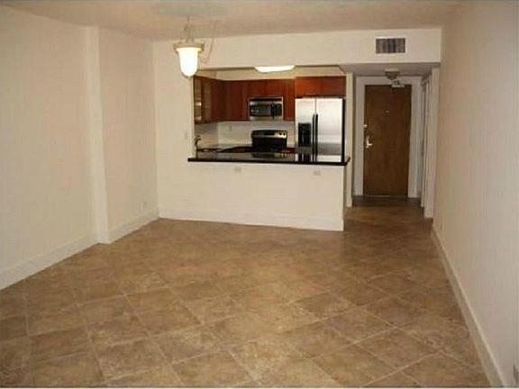 3rd image of 2301 Collins Ave APT 515
