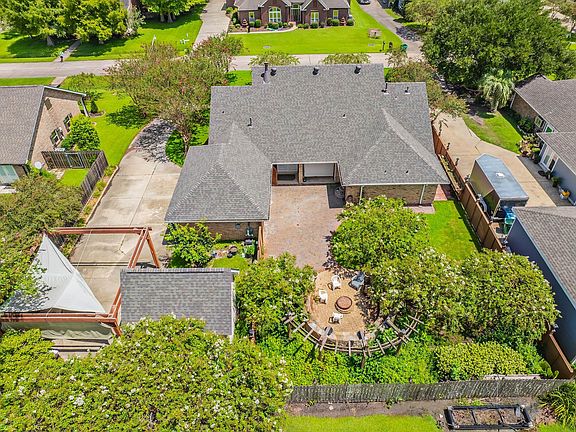 4th image of 421 Cedar Tree Dr