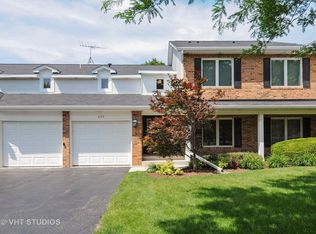 653 Dana Ct APT B, Naperville, IL 60563