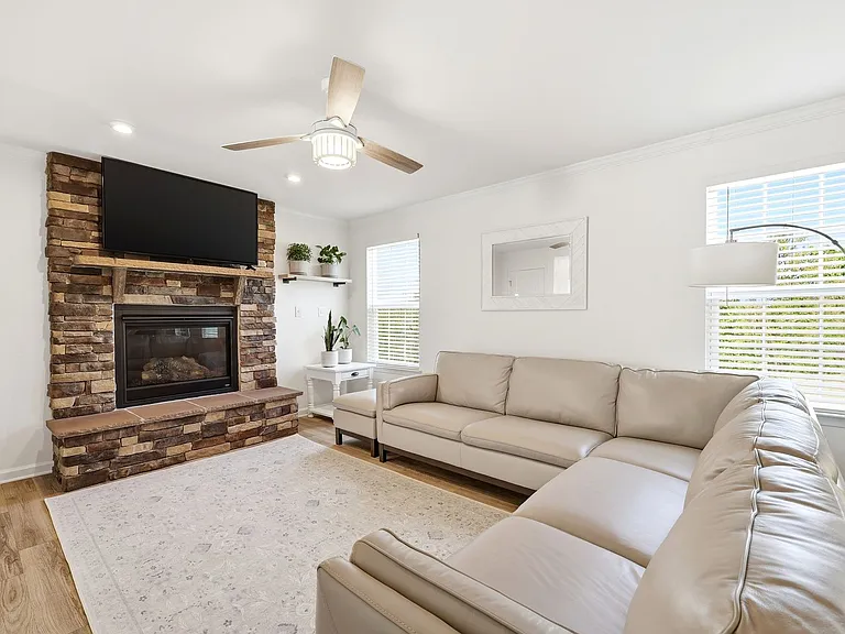 4435 Sunset Dr — Photo 6