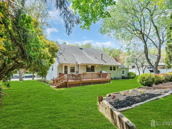 13 Sandalwood Dr, East Brunswick, NJ 08816