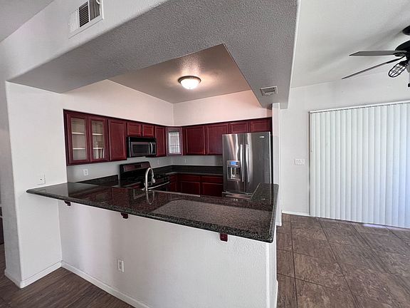 5th image of 1713 Queen Victoria St Unit 103