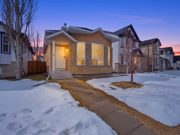 39 Saddlemont Close NE, Calgary, AB T3J 4V1