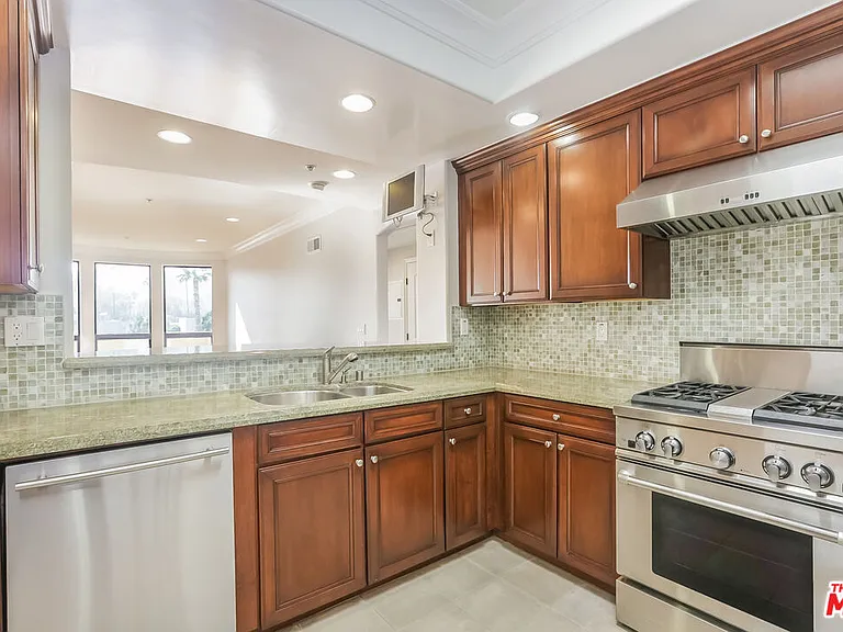12026 Hoffman St #402 — Photo 15