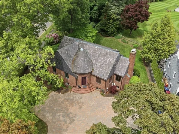 127 Larchmont Rd, Melrose, MA 02176