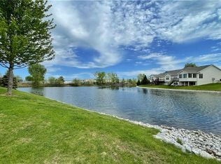 807 SE Lakeview Ln, Waukee, IA 50263