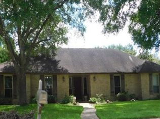 1104 Killarney Ave, Friendswood, TX 77546
