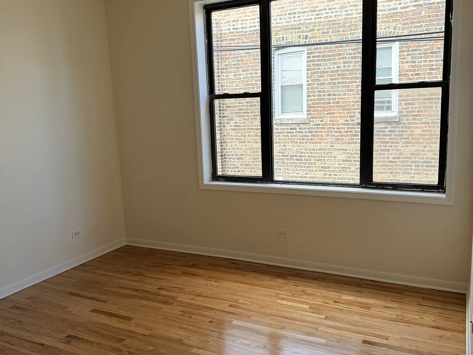 3 bed, 900 sqft, $1,850 — Photo 3