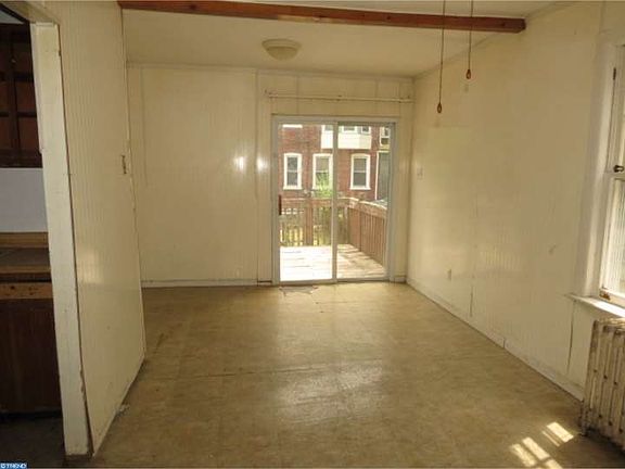 4th image of 918 Pembroke Ave