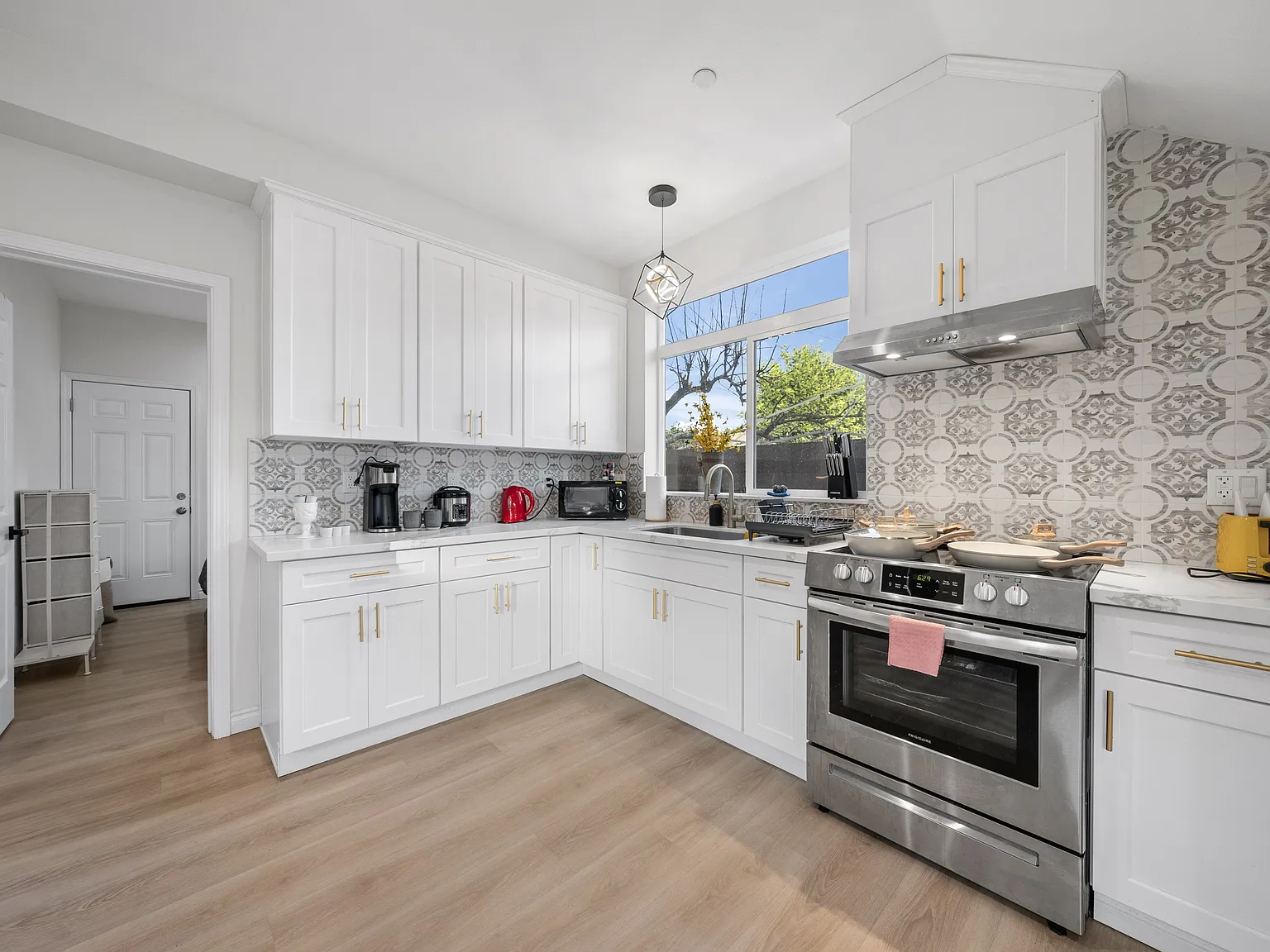 3 bed, 1200 sqft, $5,500 — Photo 4