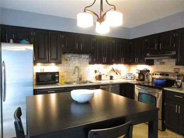 380 Hitchcock Rd Unit 17, Waterbury, CT 06705