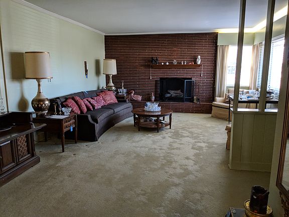 2nd image of 2213 Villa Dr