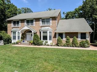 6 Michael Ct, Roslyn, NY 11576