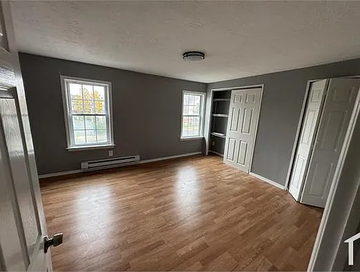 4 bed, $1,800 — Photo 1