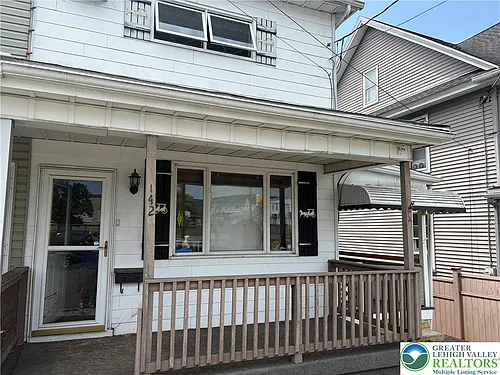 142 W High St Photo 1