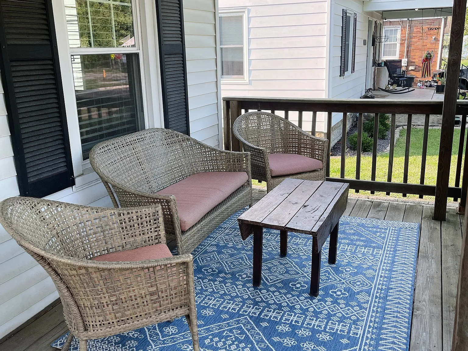 2 bed, 716 sqft, $1,300 — Photo 2