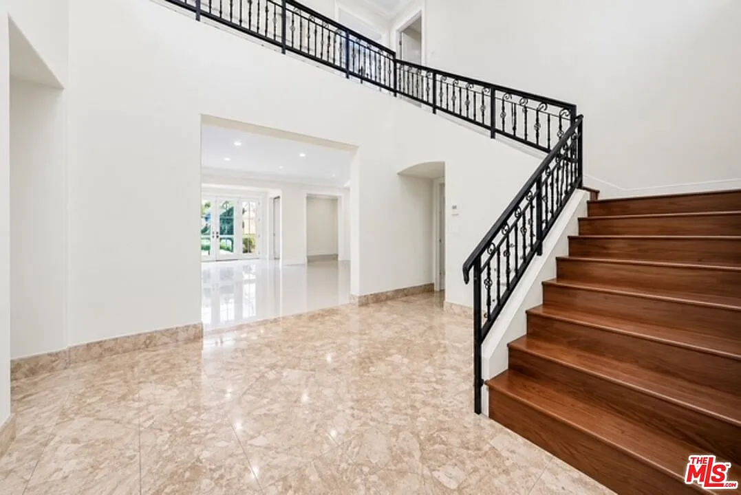 6 bed, 7.0 bath, 5050 sqft, $27,000 — Photo 3