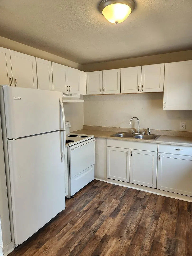Sheridan Park/ East Bremerton 1 bed 1 bath duplex cottage — Photo 4