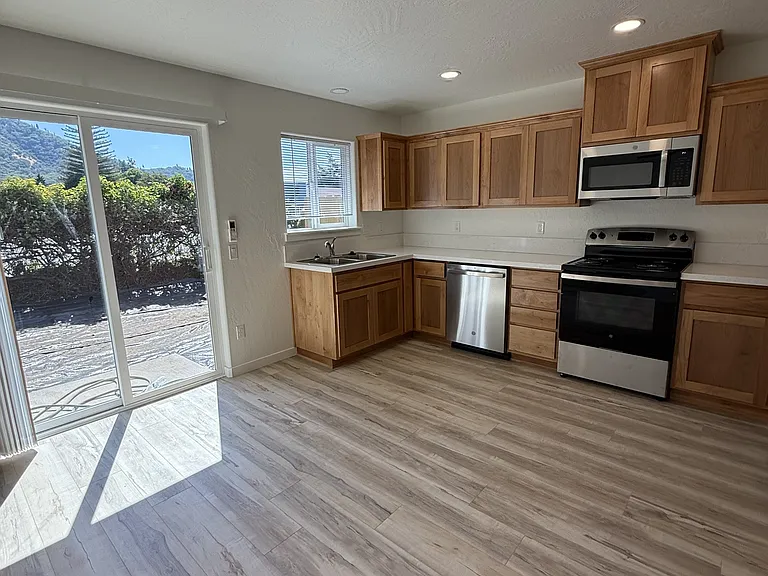 1321 NE 7th St #B — Photo 3
