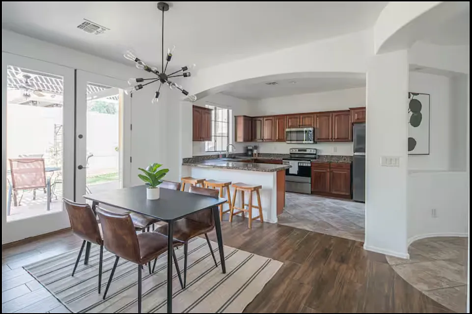 4 bed, 2.5 bath, 2092 sqft, $3,800 — Photo 2