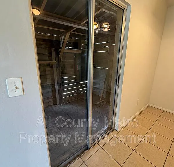 2539 Ridgewood Ave — Photo 17