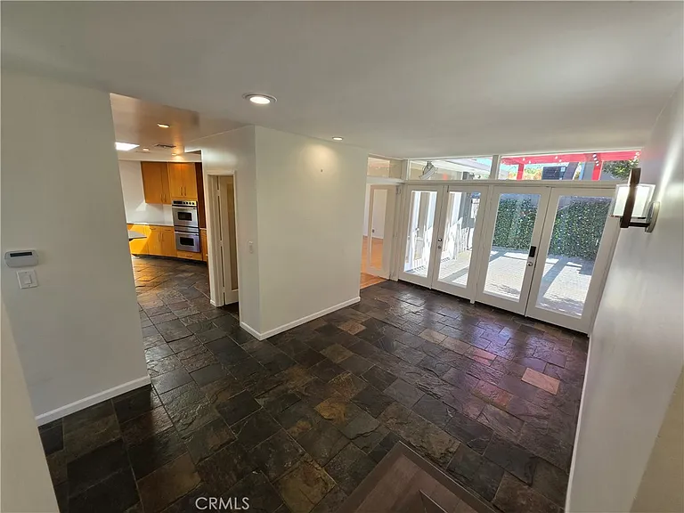 310 S Thurston Ave — Photo 9