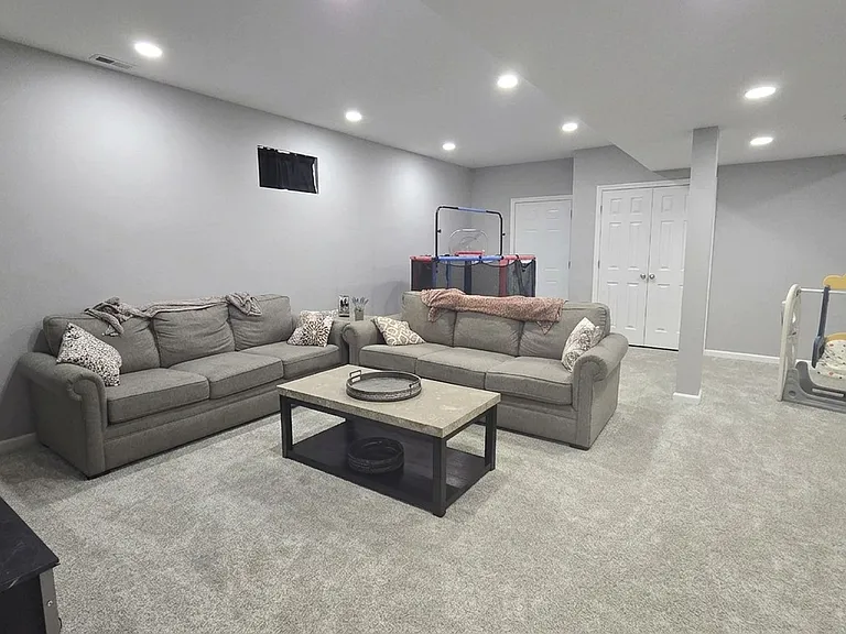 402 Gloucester Ave — Photo 12