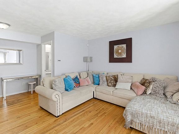 3rd image of 112 Lowell St APT 11