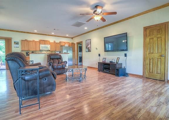 4th image of 144 Deep Woods Ct
