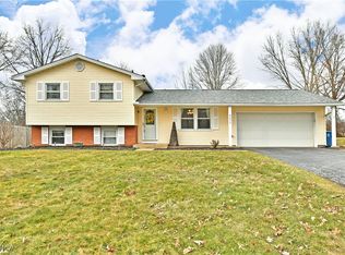 8077 Glen Oaks Dr NE, Warren, OH