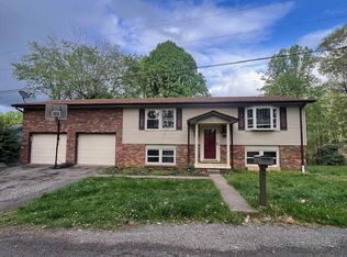 213 Appalachian Heights Rd, Mount Hope, WV 25880