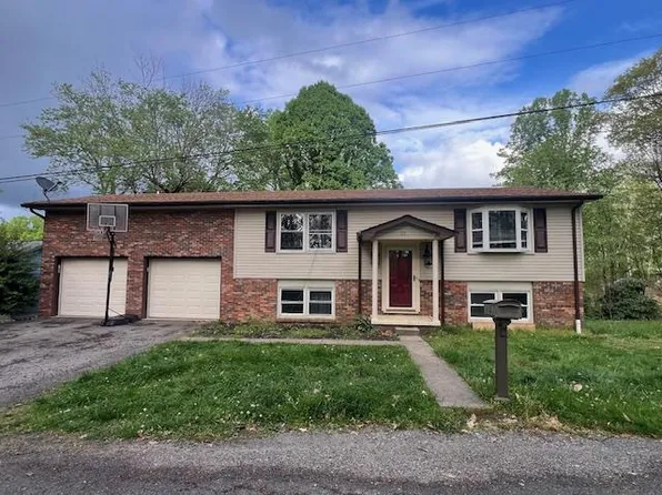 213 Appalachian Heights Rd, Mount Hope, WV 25880