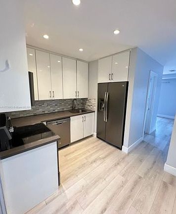 3rd image of 2999 Bridgeport Ave #2999
