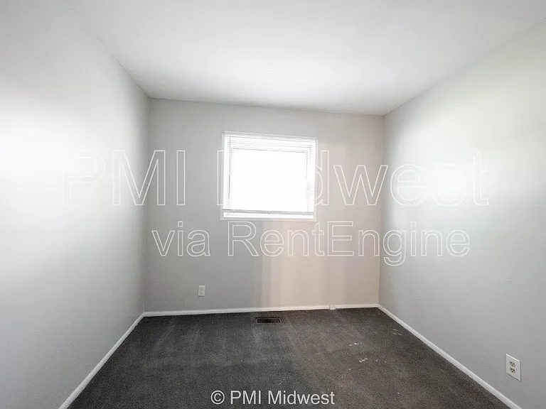 3926 Malibu Dr — Photo 12