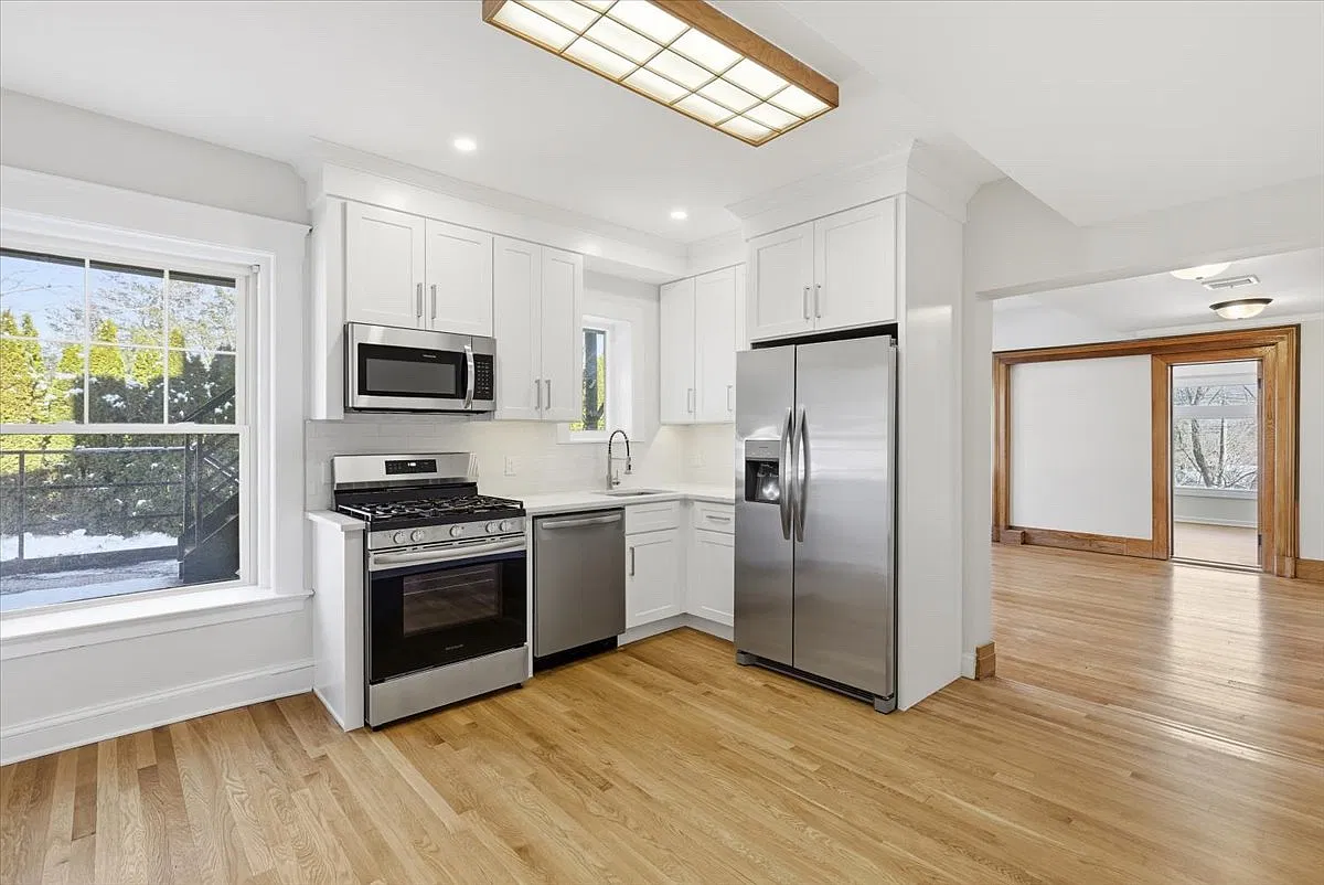 2750 Whitney Ave — Photo 3