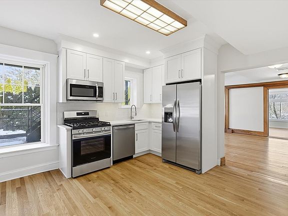 3rd image of 2750 Whitney Ave #1