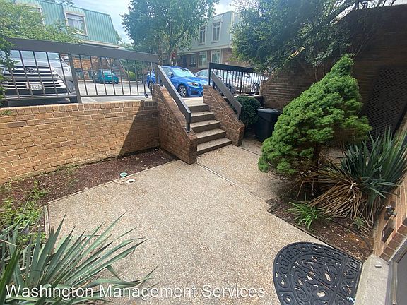 3rd image of 1639 S Hayes St APT A